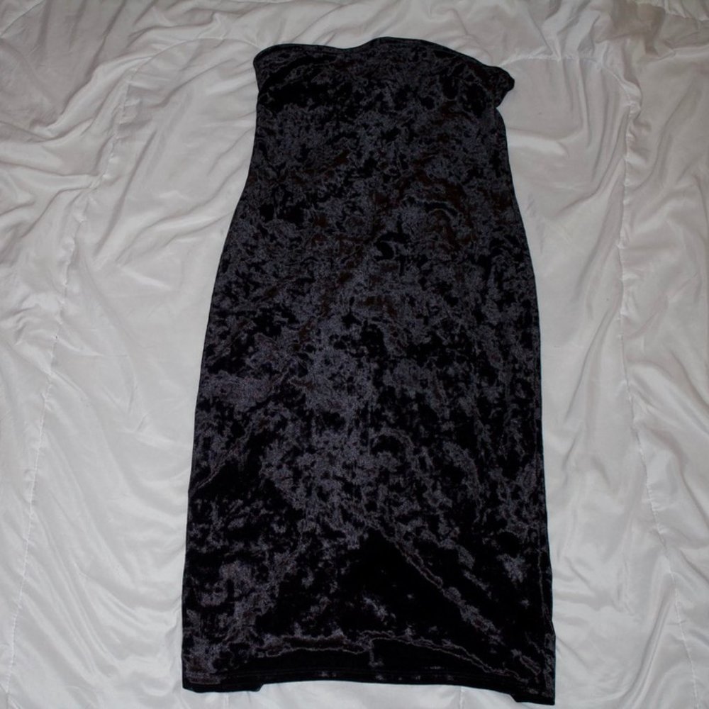Forever 21 Black Velvet Strapless Dress